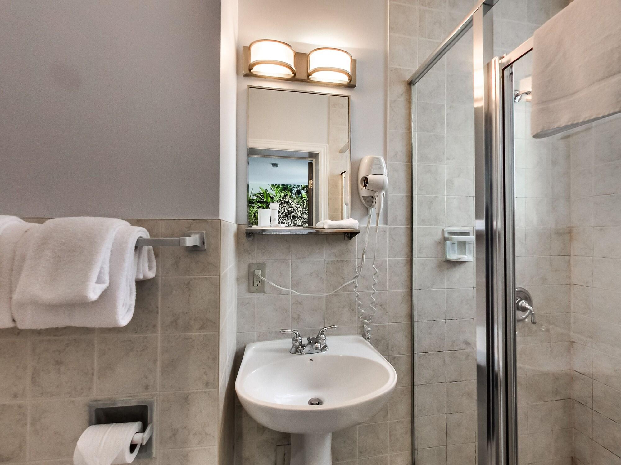 Isabella Hotel & Suites トロント エクステリア 写真