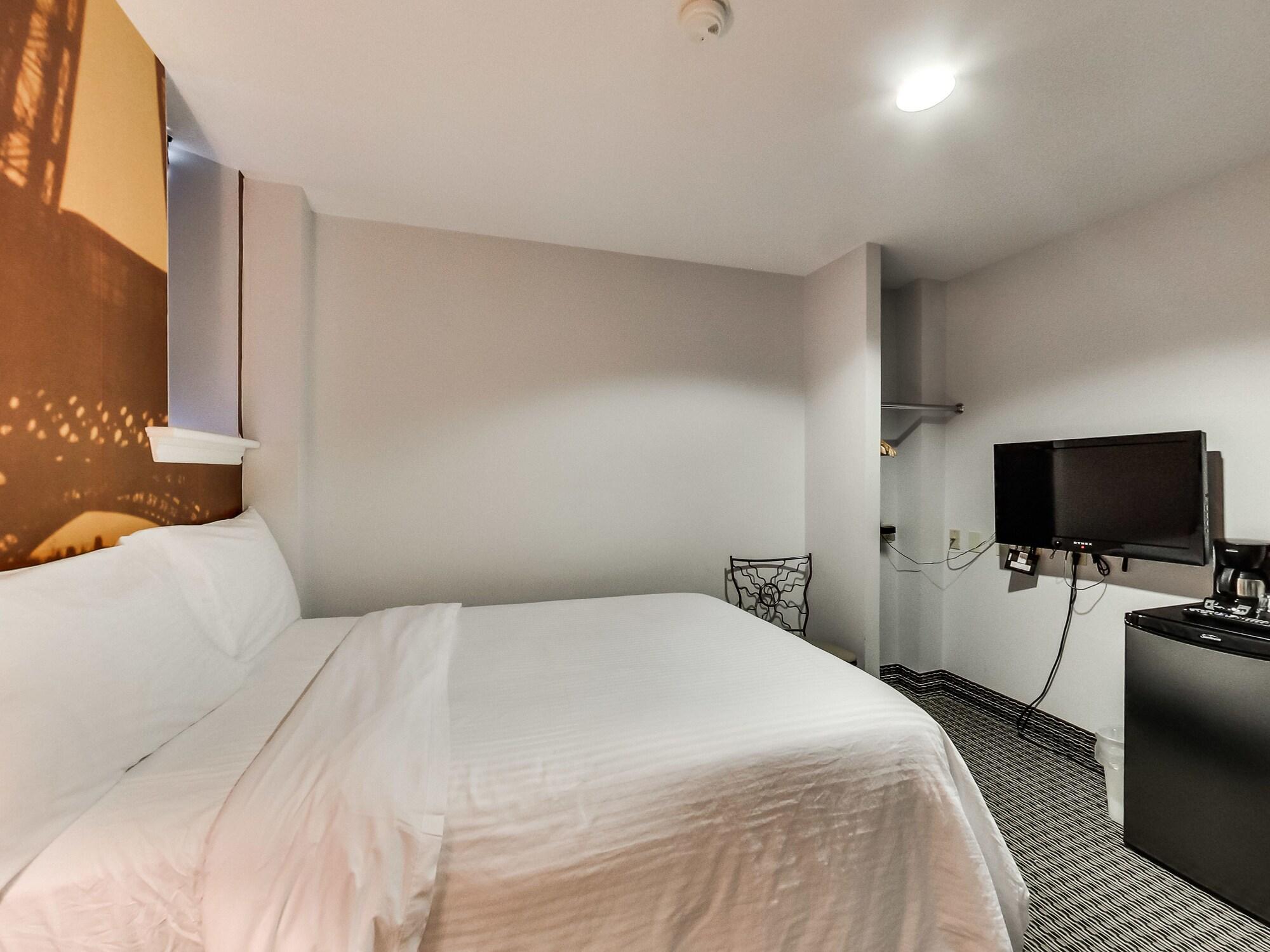 Isabella Hotel & Suites トロント エクステリア 写真