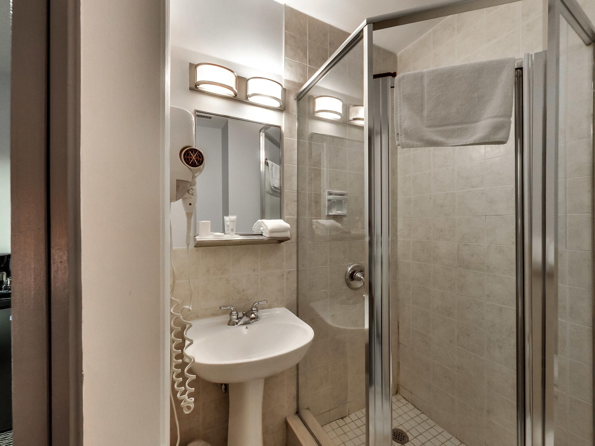 Isabella Hotel & Suites トロント エクステリア 写真