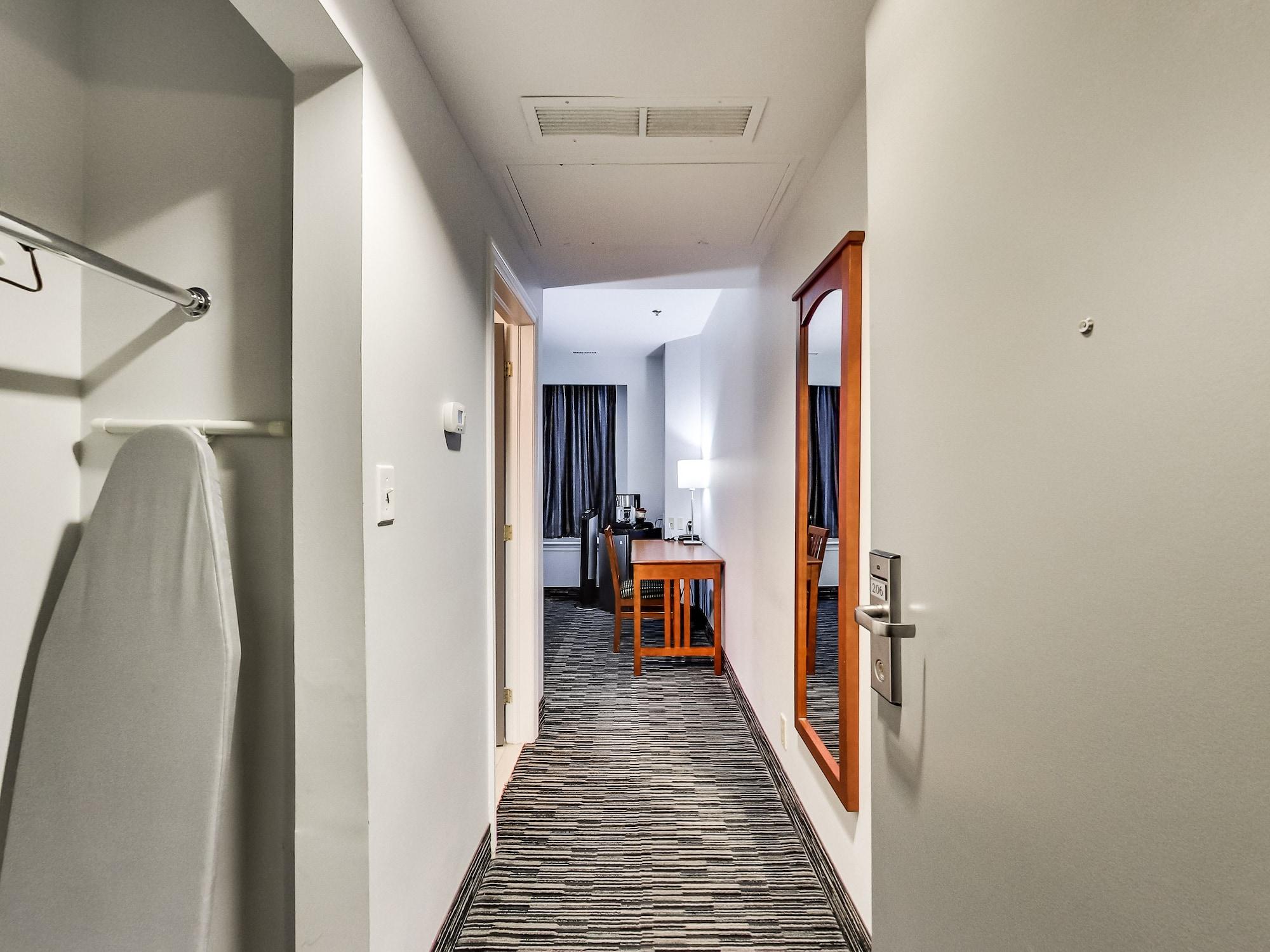 Isabella Hotel & Suites トロント エクステリア 写真