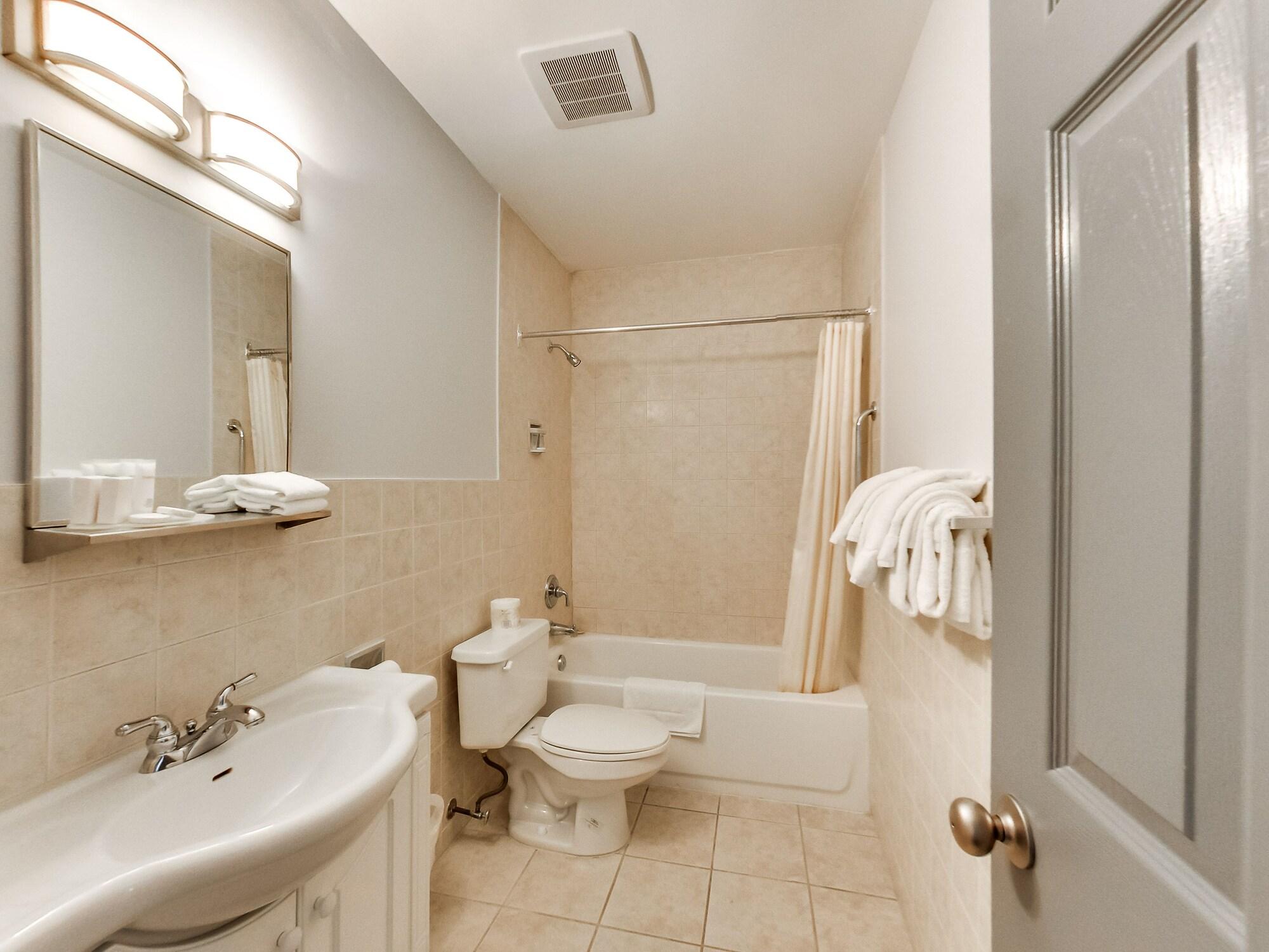 Isabella Hotel & Suites トロント エクステリア 写真