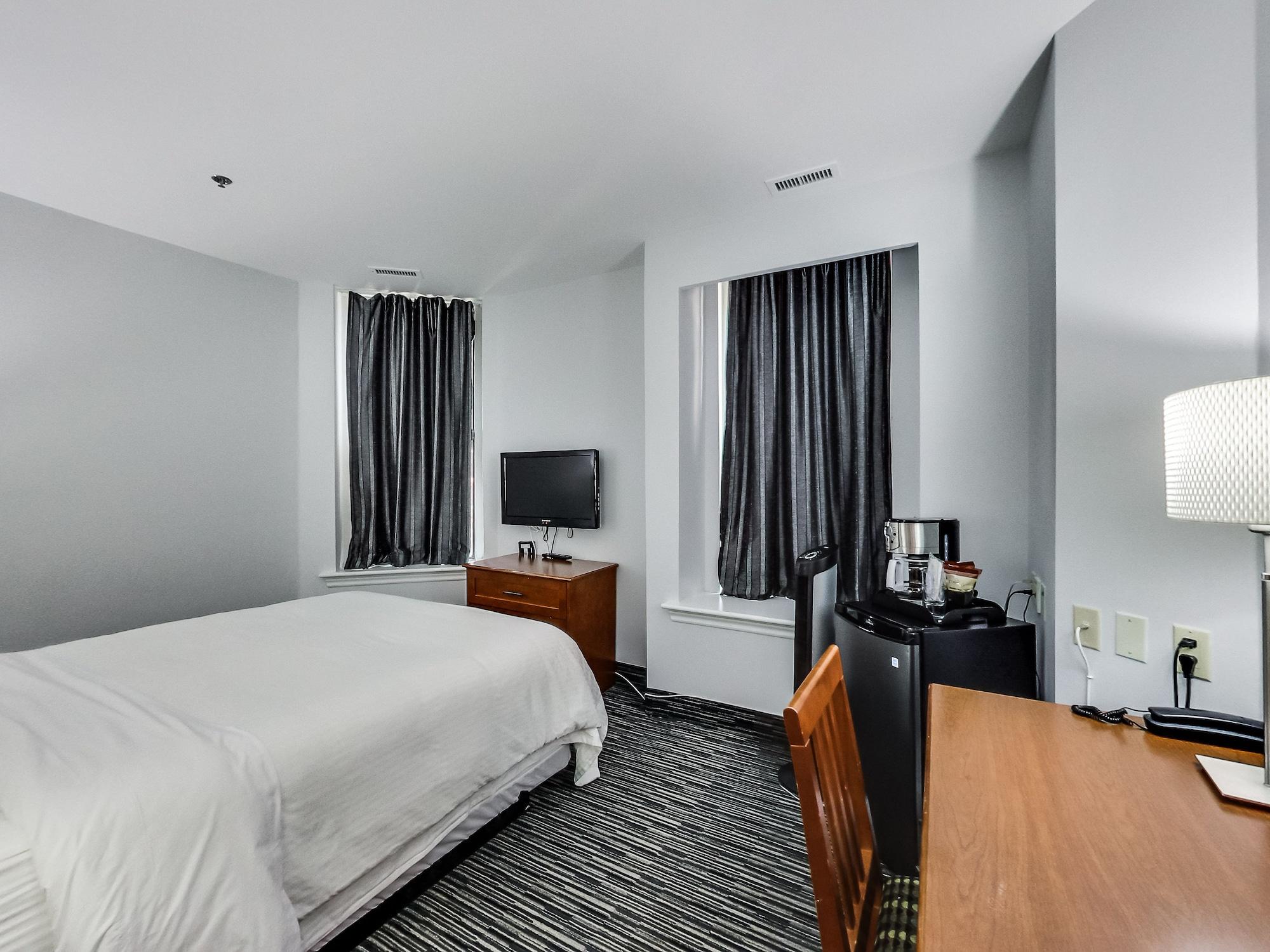 Isabella Hotel & Suites トロント エクステリア 写真
