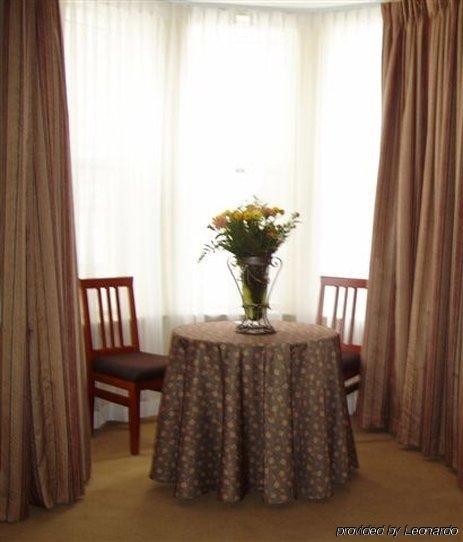 Isabella Hotel & Suites トロント 部屋 写真