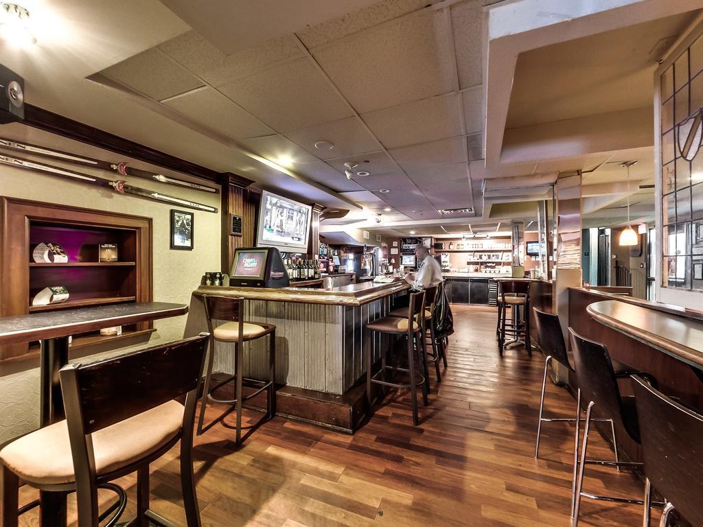 Isabella Hotel & Suites トロント エクステリア 写真