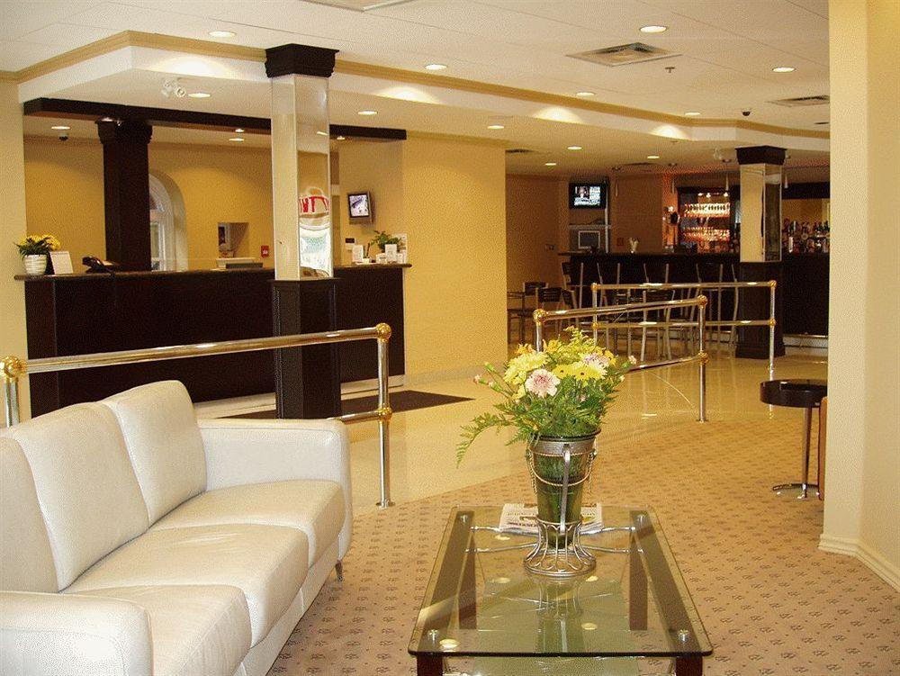 Isabella Hotel & Suites トロント エクステリア 写真