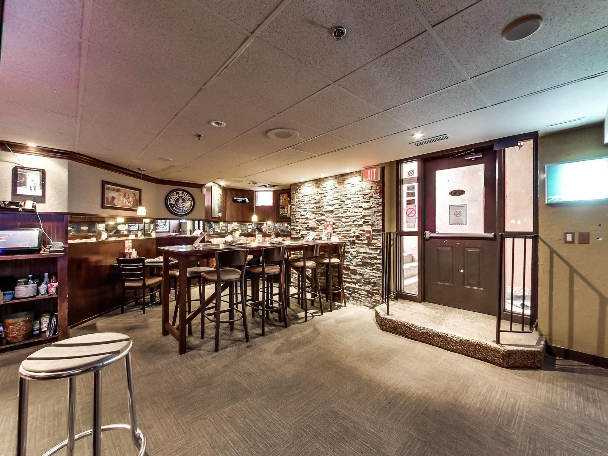 Isabella Hotel & Suites トロント エクステリア 写真